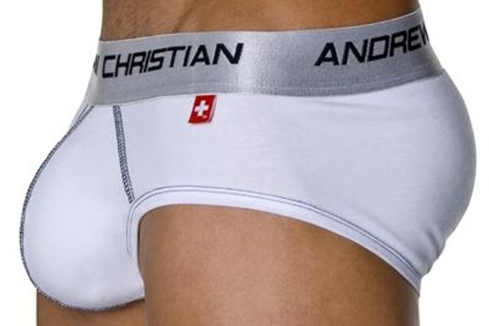 Cueca com enchimento "realístico" deixa os homens mais "avantajados"