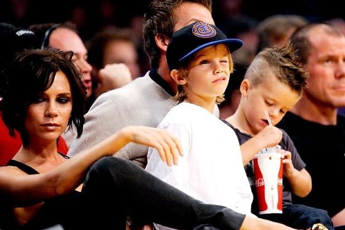 Aos 8 anos, Romeo Beckham é eleito um dos homens mais estilosos