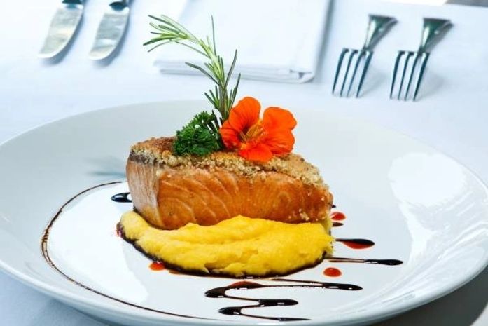 Prepare um prato com salmão e comece a semana muito bem