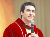 Padre Fábio de Melo barra imprensa e é alvo de críticas em Penedo
