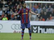 Diretoria do Flamengo deve anunciar Ronaldinho hoje