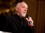 Paulo Coelho diz que seus livros estão proibidos no Irã