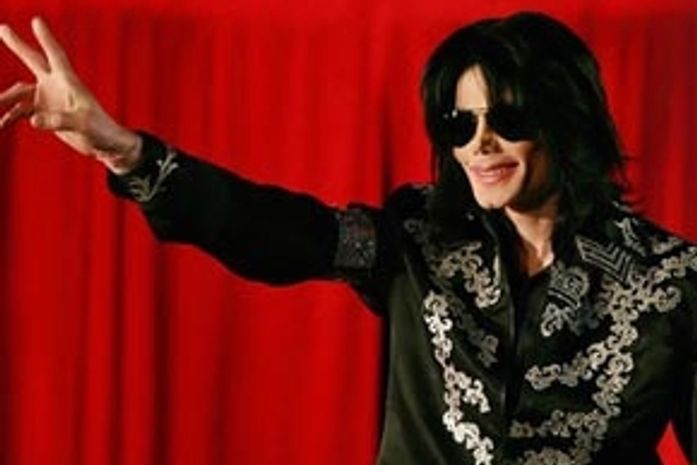 Médico de Michael Jackson afirma que o cantor implorou por anestésico