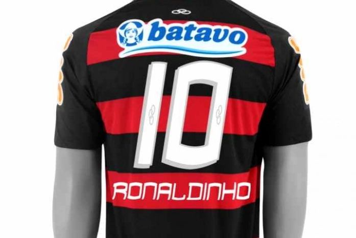 Camisa de Ronaldinho no Flamengo já está à venda