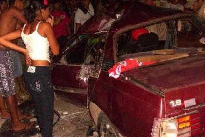 Condutor colide em poste e morre em Delmiro Gouveia