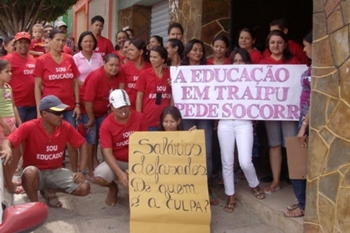 Câmara de Traipu recebe professores para discutir irregularidades