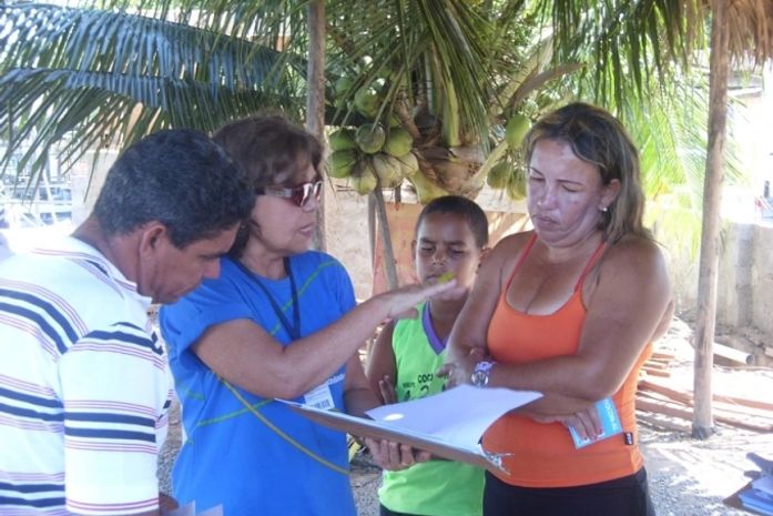 Fiscais do Procon estiveram nesta quinta no Pontal da Barra para orientar