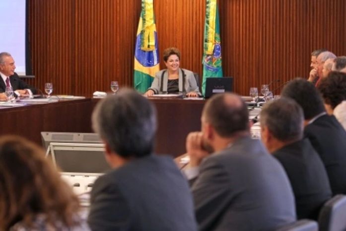 Ministros comparecem em peso à 1ª reunião com Dilma
