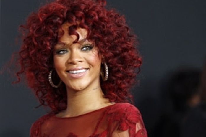 Rihanna mostra solidariedade às vítimas das chuvas no Rio