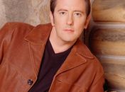 John Dye, ator da série 'O toque de um anjo', morre aos 47 anos