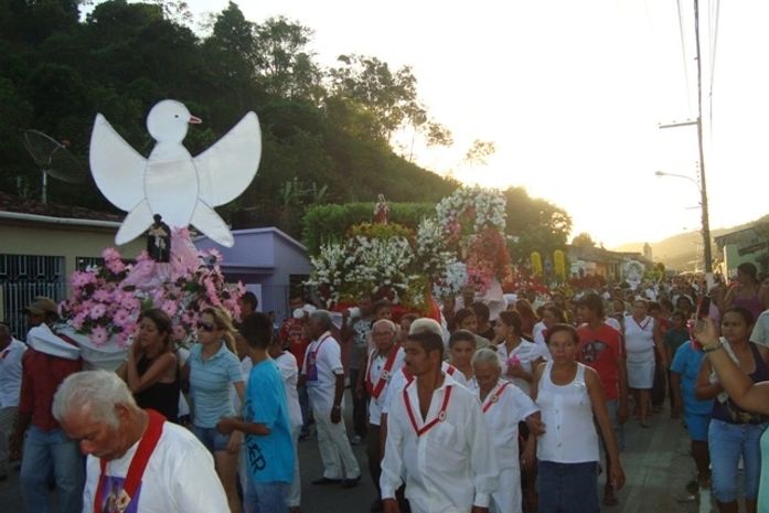 Fiéis participam da festa da padroeira de Santana do Mundaú