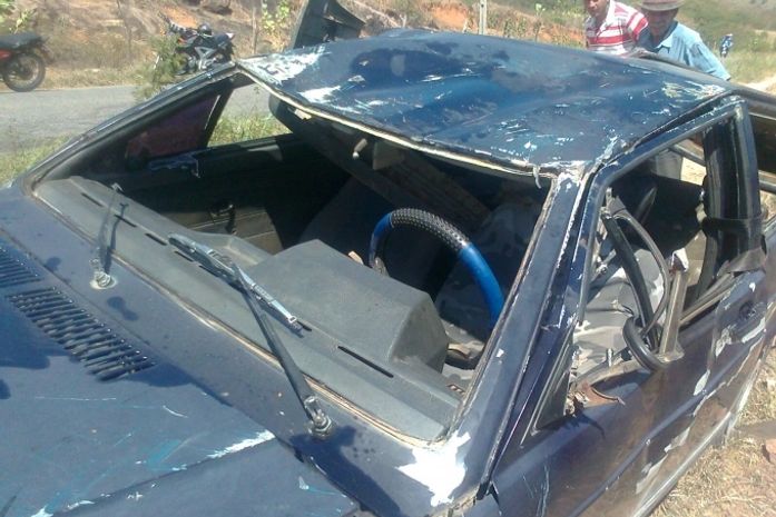 O carro ficou totalmente destruído.