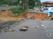 "Ruas não existem mais, é tudo rio", diz voluntário em Bom Jardim