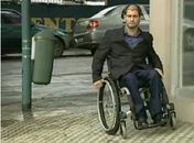 Cadeirante é agredido por delegado que estacionou em vaga exclusiva
