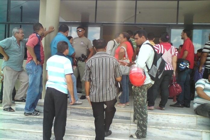 MP recebe denúncias sobre falta de pagamentos a servidores públicos