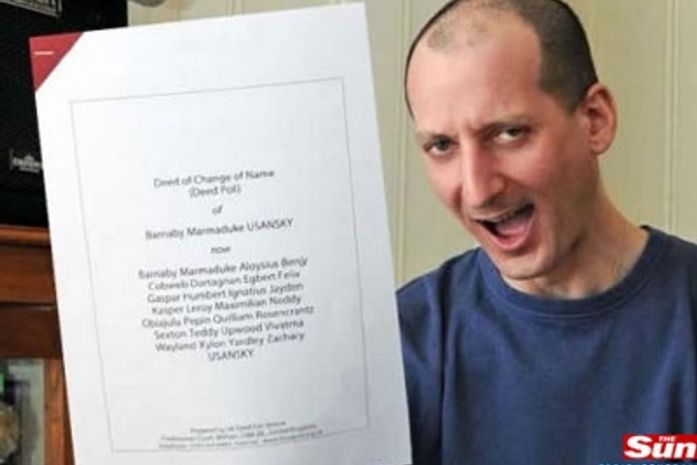 São 197 letras, homem passa a ter 28 nomes, só por diversão