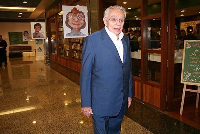 Pneumonia de Chico Anysio regride, diz boletim médico