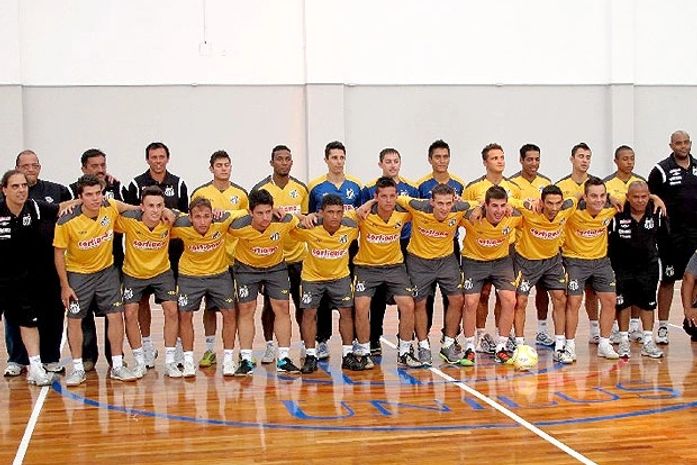 Com Falcão e companhia, Santos apresenta "supertime" de futsal