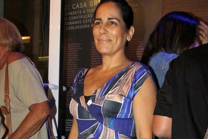Glória Pires vai aprender a pilotar avião por causa de filme, diz jornal