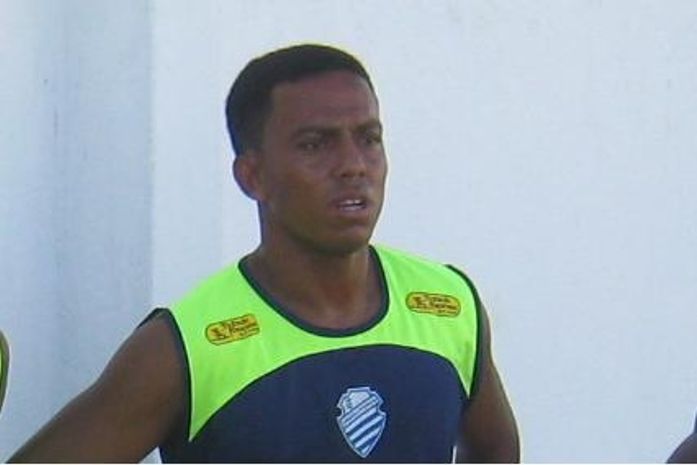 Ex-CSA desmente dispensa e afirma que pediu para deixar o clube