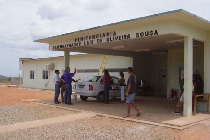 Reeducandos ateam fogo e fazem reféns no presídio de Arapiraca