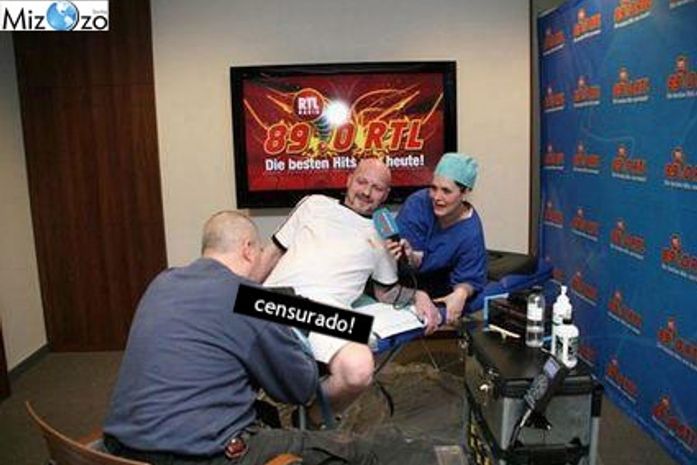 Homem tatua "mini" no bilau e ganha carro