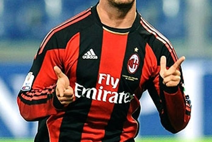 Inspirado, Pato volta ao time titular e coloca o Milan na semi da Copa da Itália