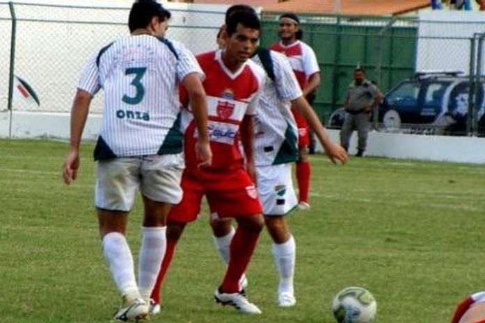 Coruripe mostra força em casa e bate um CRB em queda na competição