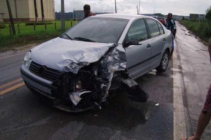 Imprudência em ultrapassagem provoca acidente na BR 101