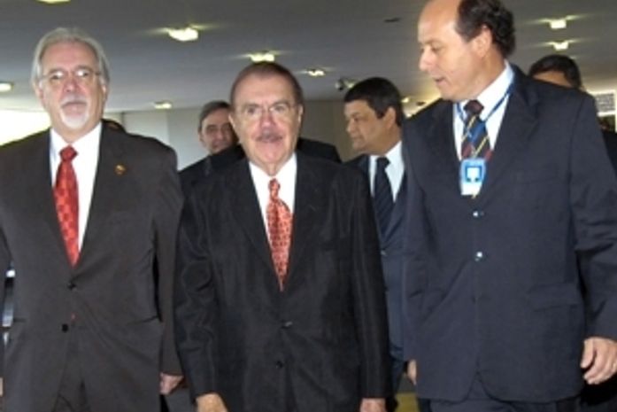 José Sarney é reeleito e comandará o Senado pela quarta vez