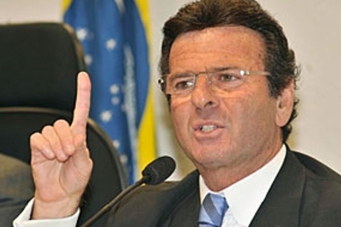 Novo ministro do STF foi guitarrista de rock, surfista e luta Jiu Jitsu