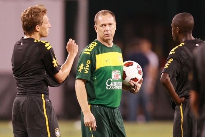 Seleção brasileira sobe no ranking da FIFA e agora está em terceiro