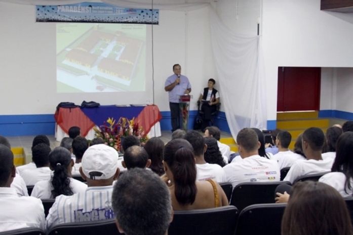 Projeto acreditar forma as primeiras turmas de amador e carpinteiro