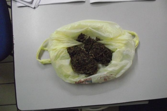 30 pedras de crack e 70 gramas de maconha