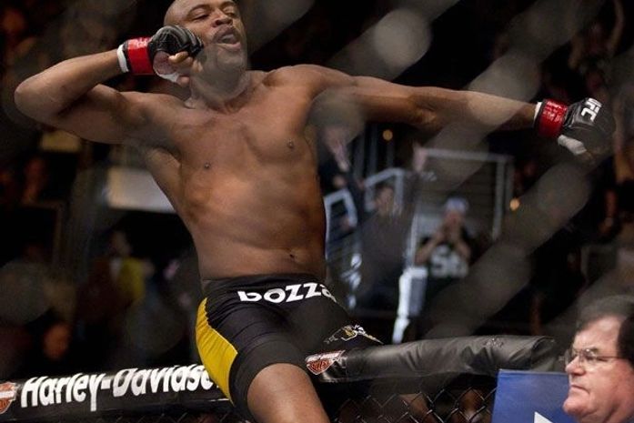Vídeo: Anderson Silva nocauteia Belfort no 1º round e mantém cinturão