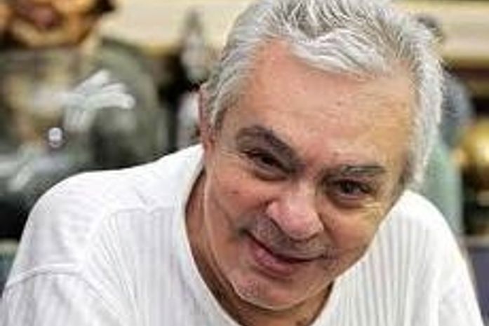 Chico Anysio volta a respirar com a ajuda de aparelhos