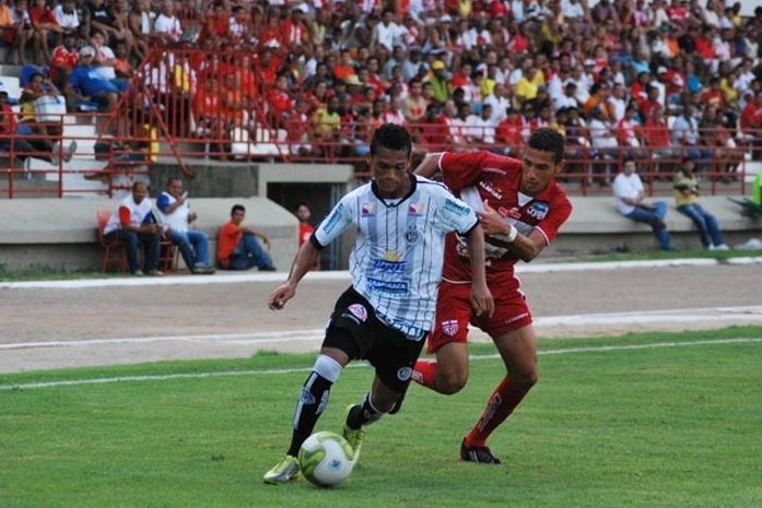 ASA vence o CRB no Rei Pelé e se mantém na ponta do Alagoano 2011