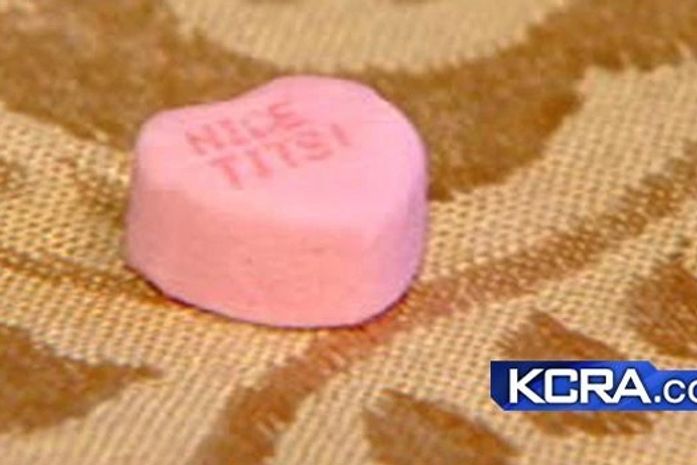 Menina de 12 anos acha mensagem picante em doce nos EUA