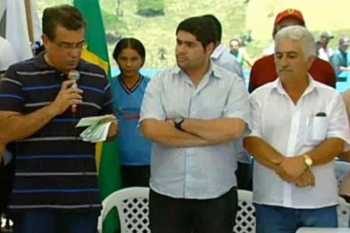 Prefeito Jacob Brandão ao lado do secretário Iran Barbosa