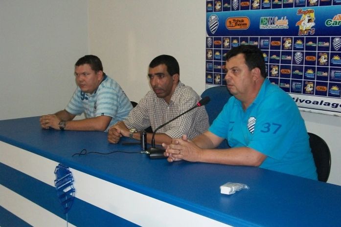 Diretoria do CSA anuncia contratação do meia Ancelmo