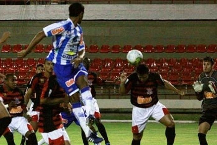 Corinthians bate o CSA e aumenta o sofrimento : 3 a 1