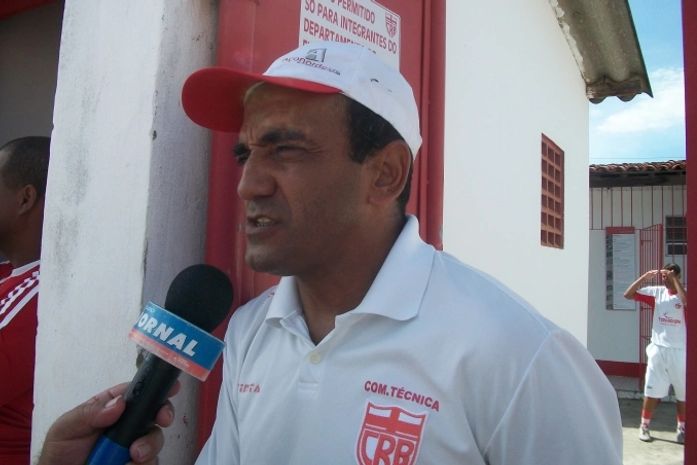 Edson Ferreira é o novo técnico do CSA e tenta reabilitação do time