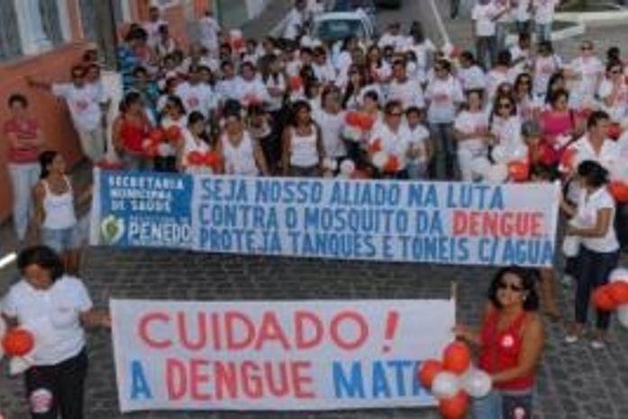 Caminhada abre campanha de combate à dengue em Penedo