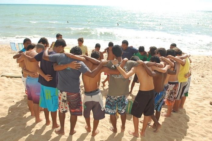 Especial: Surfistas de Cristo invadem praias de Maceió