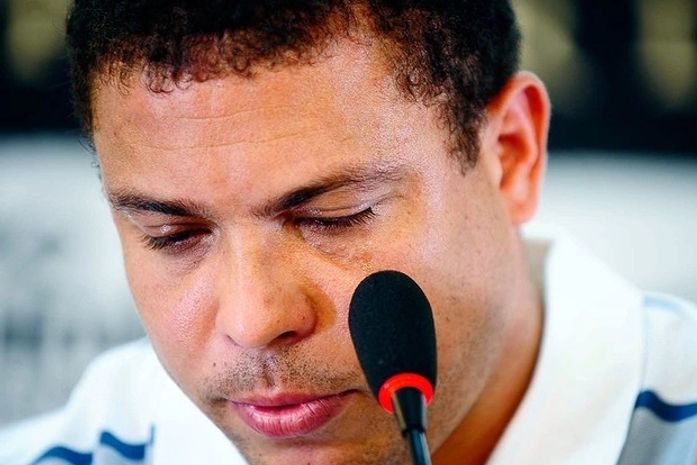 Ronaldo estava bastante emocionado e precisou segurar as lágrimas durante o adeus