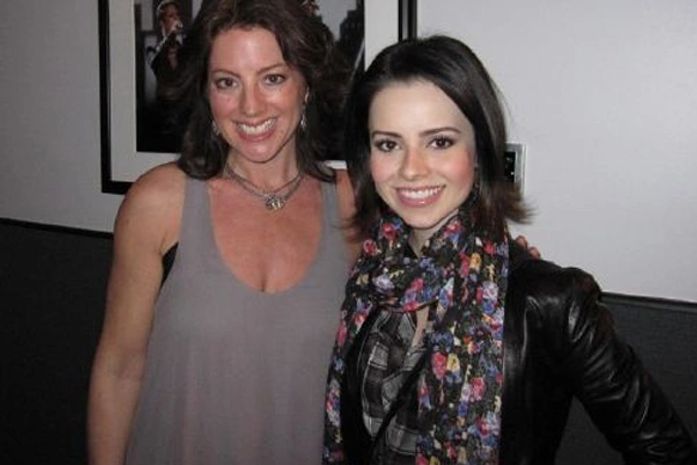 Sandy realiza sonho e conhece cantora Sarah McLachlan