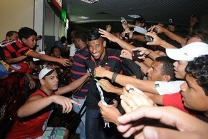 Flamengo e Ronaldinho chegam a Maceió e elogiam recepção
