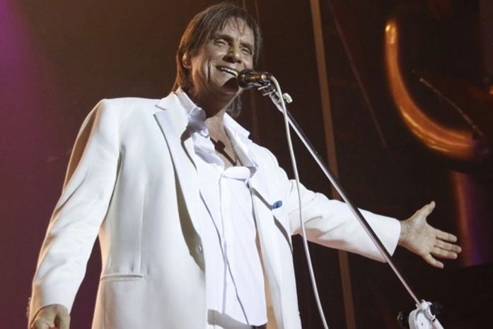 Problemas técnicos interrompem show de Roberto Carlos em navio