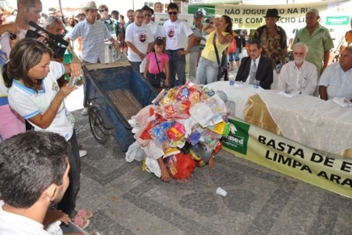 Prefeito de Arapiraca assina decreto para combater entulhos
