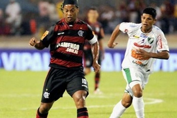 Flamengo acorda no segundo tempo, vence e elimina Murici